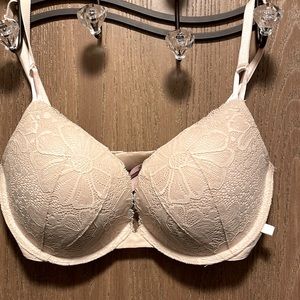 Victoria’s Secret push-up lace bra